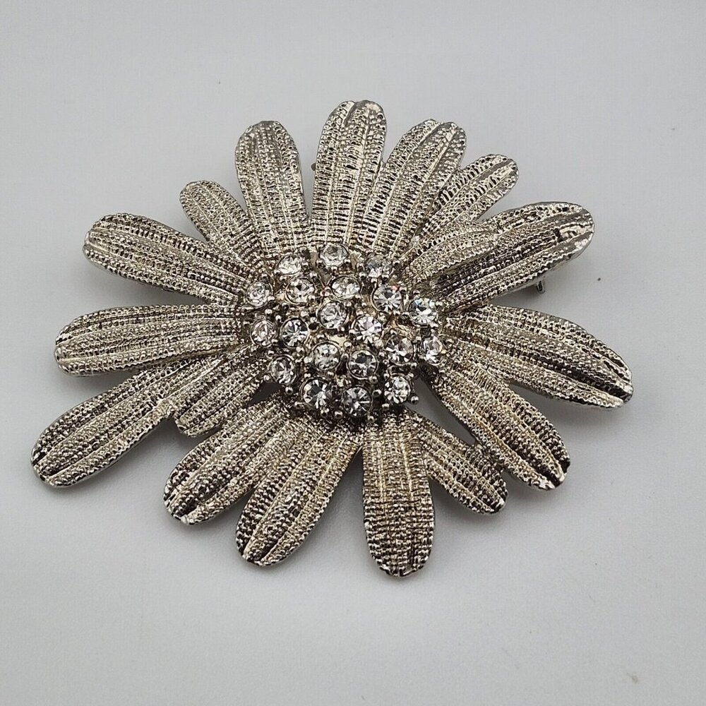 Retro Silver Tone Flower Brooch‎